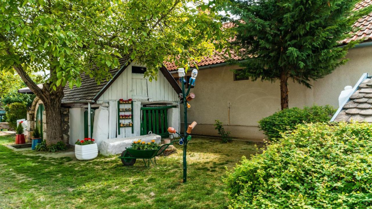 Zsambeki Vendeghaz -Anno1815- Hotel Bagian luar foto