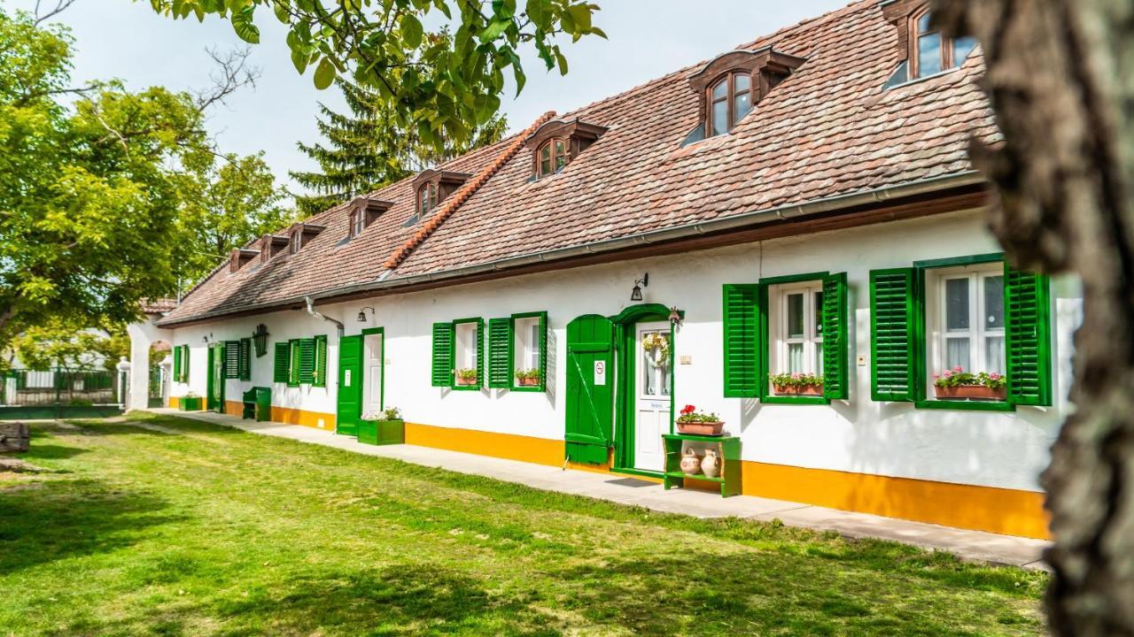 Zsambeki Vendeghaz -Anno1815- Hotel Bagian luar foto